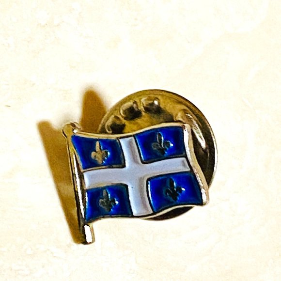 3/$10, Label, Enamel, Button Pin, Silver Color Quebec Canada Flag - Picture 1 of 3